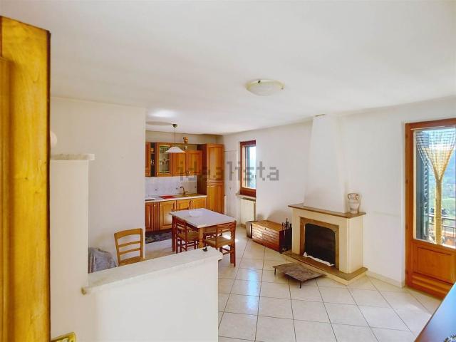 Appartamento in vendita di 96 m² in Vico III Ripa Marinella, 24