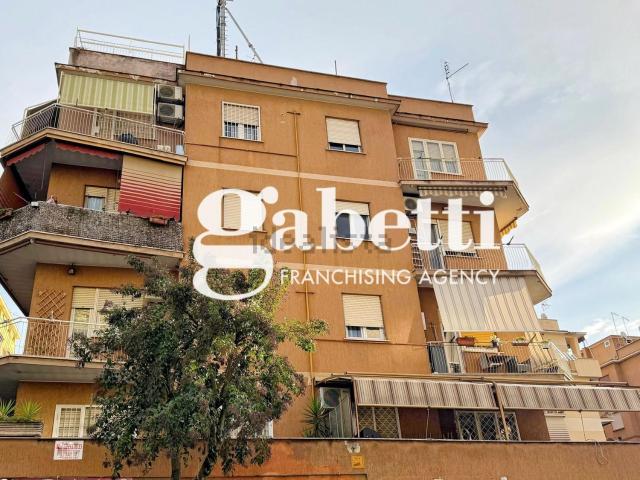 Appartamento in vendita di 96 m² in Via Tor de&apos  Schiavi