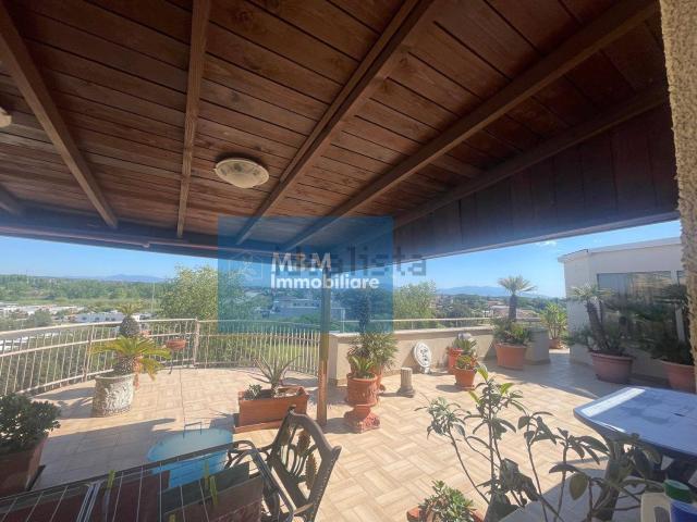 Appartamento in vendita di 96 m² in Via Valle D&apos Aosta, 19