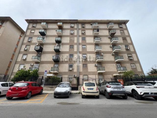 Appartamento in vendita di 96 m² in Via Bronte, 9
