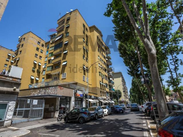 Appartamento in vendita di 96 m² in Via Calpurnio Fiamma, 53