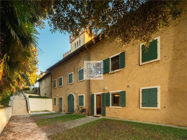 Appartamento in vendita di 96 m² in Via della Pergolana