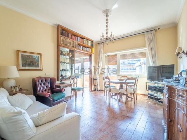 Appartamento in vendita di 96 m² in Via Francesco D&apos Ovidio, 55