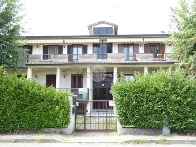Appartamento in vendita di 96 m² in Via G. Carducci, 5