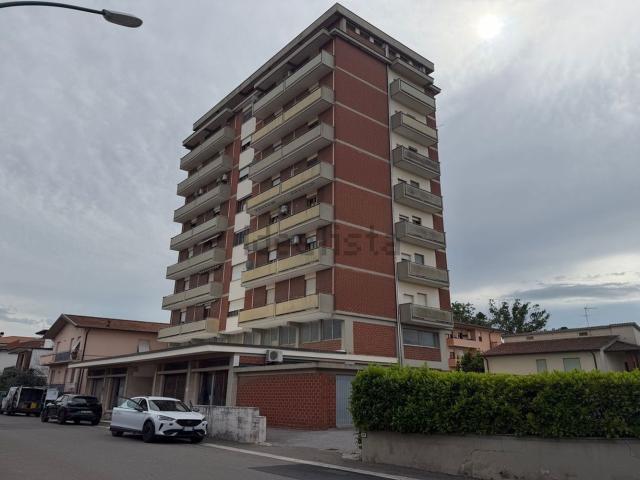 Appartamento in vendita di 96 m² in Via Giacomo Puccini, 43