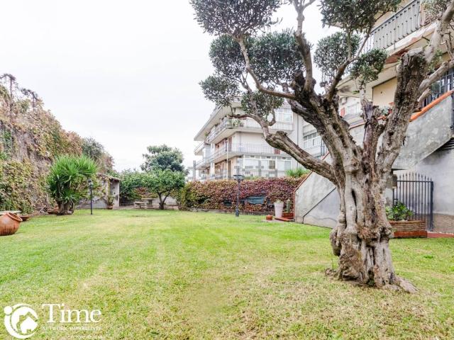 Appartamento in vendita di 96 m² in Via Giuseppe Leonardi, 40