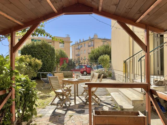 Appartamento in vendita di 96 m² in Via Italo D&apos Eramo, 7