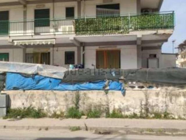 Appartamento in vendita di 96 m² in Via Licola Mare
