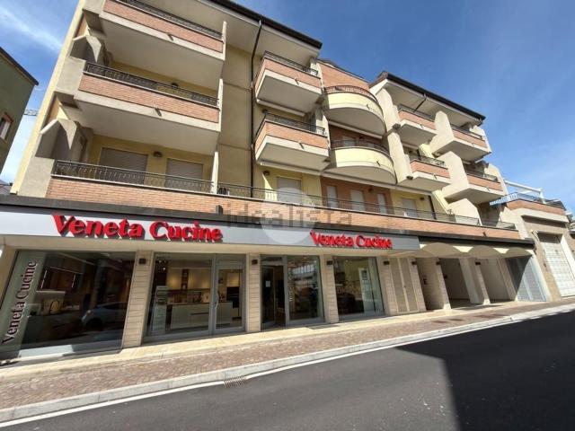 Appartamento in vendita di 96 m² in Viale Adige, 3