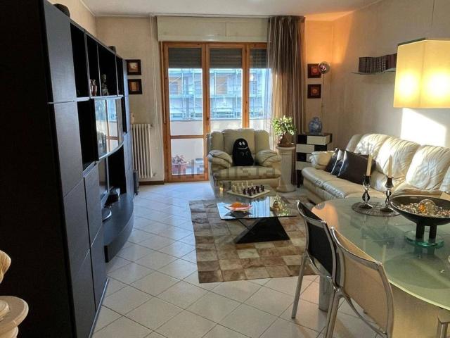 Appartamento in vendita di 98 m² in Borgo Palazzo, 175