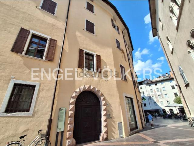 Appartamento in vendita di 98 m² in Piazza Lodron, 32