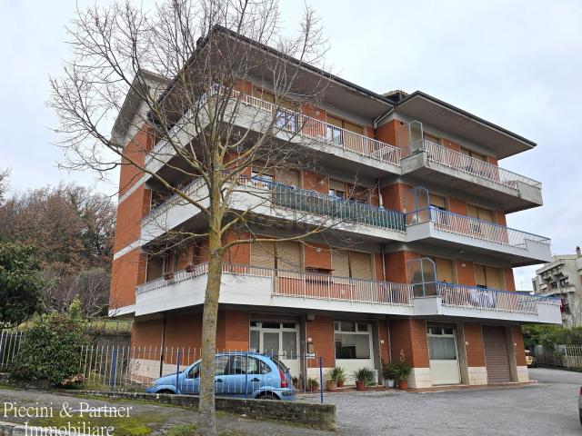Appartamento in vendita di 98 m² in Via Tevere, 70