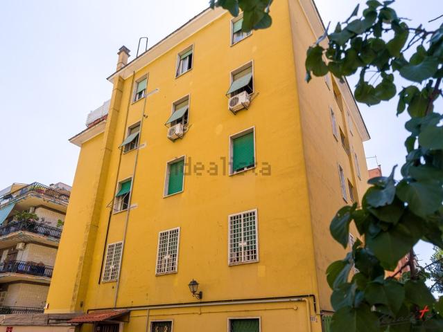 Appartamento in vendita di 98 m² in Via Tor de&apos  Schiavi, 111