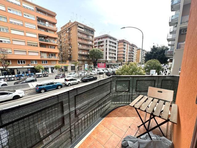 Appartamento in vendita di 98 m² in Via Tuscolana, 1088
