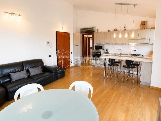 Appartamento in vendita di 98 m² in Via Vittorio de Sica, 51