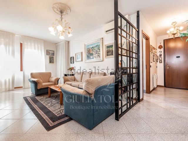 Appartamento in vendita di 98 m² in Via Aldo Camporese, 223