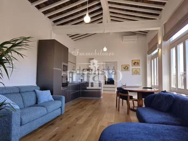 Appartamento in vendita di 98 m² in Via Bencivenni Rucellai, 1