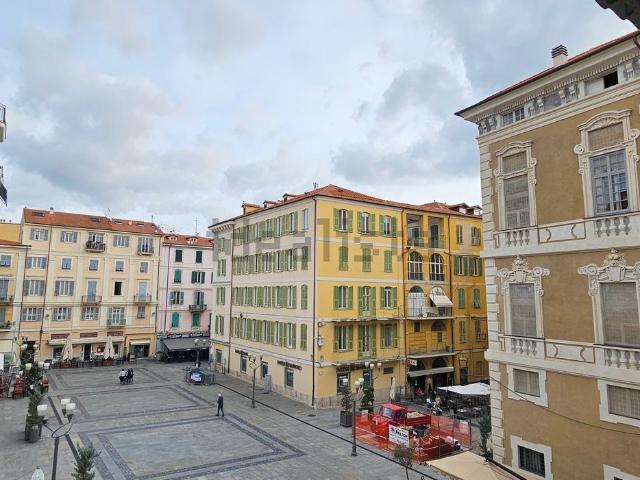 Appartamento in vendita di 98 m² in Via Camillo Benso di Cavour, 18