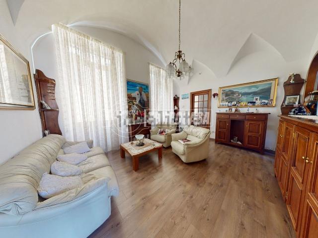 Appartamento in vendita di 98 m² in Via Camillo Benso di Cavour, 18