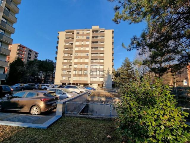 Appartamento in vendita di 98 m² in Via Cavalier C. Azimonti, 10