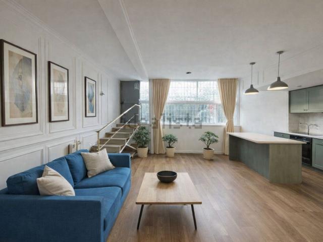 Appartamento in vendita di 104 m² in Via del Mare