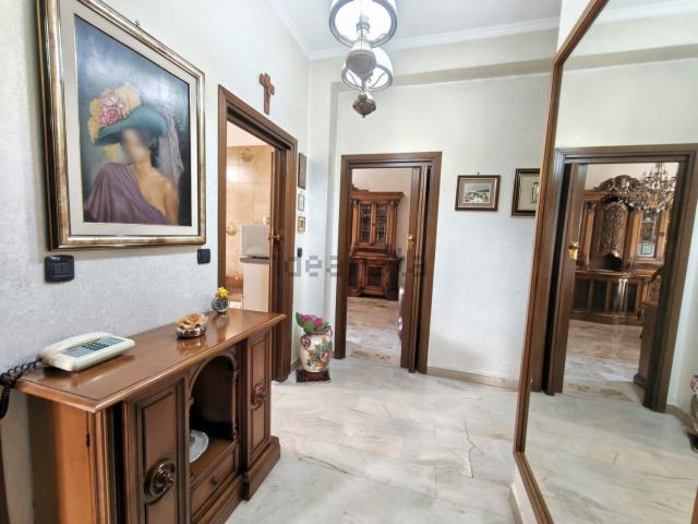 Appartamento in vendita di 98 m² in Via Francesco Crispi, 14