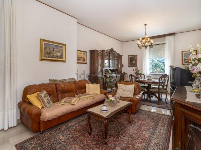 Appartamento in vendita di 98 m² in Via Giovenale Sampò, 4