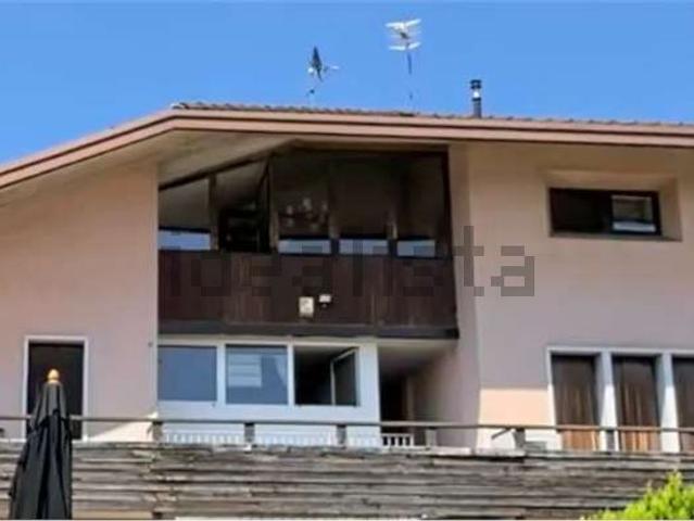 Appartamento in vendita di 98 m² in Via Giacomo Matteotti