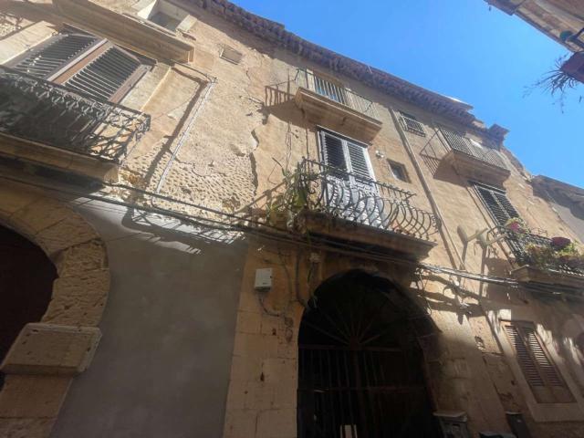 Appartamento in vendita di 98 m² in Via Giuseppe Logoteta