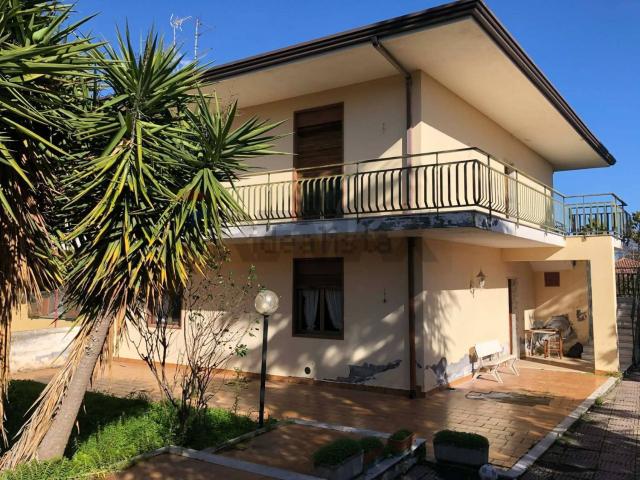 Appartamento in vendita di 98 m² in Via Leontini, 48