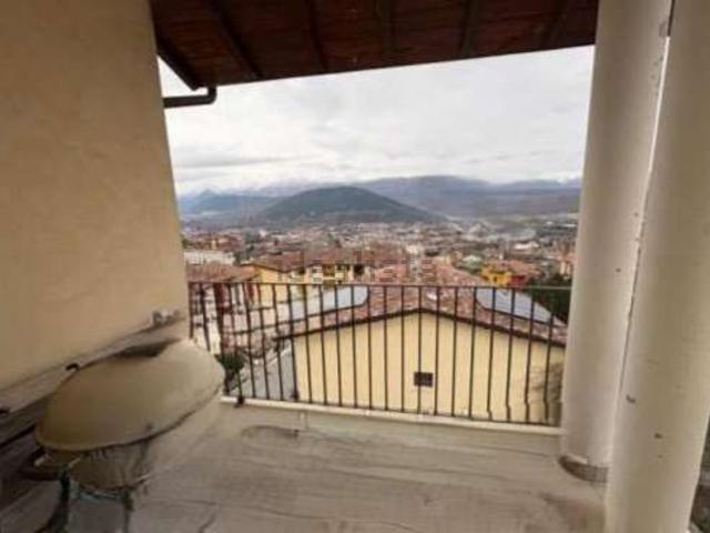 Appartamento in vendita di 98 m² in Via Marruvium
