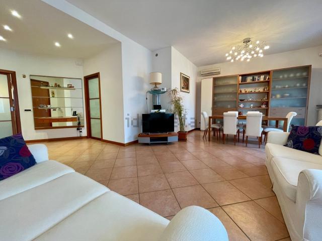 Appartamento in vendita di 98 m² in Via Nicolò degli Aldegardi, 35