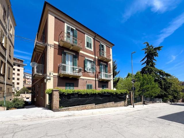 Appartamento in vendita di 98 m² in Via Nicola Nicolini, 15