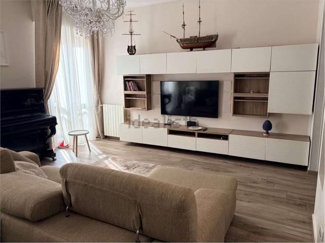 Appartamento in vendita di 98 m² in Via Ruggero Manna, 19