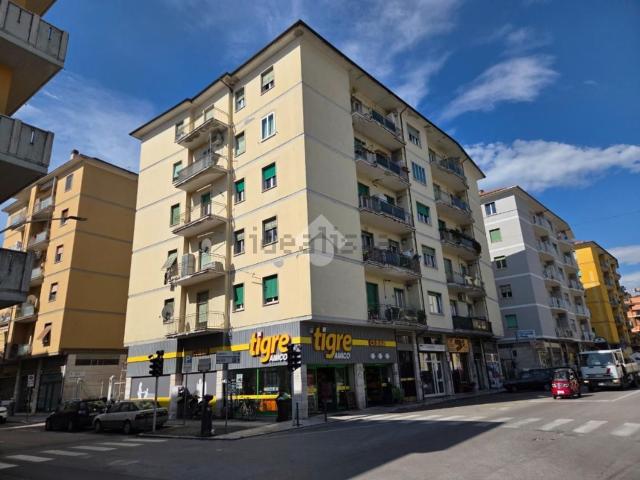 Appartamento in vendita di 98 m² in Viale Marcello Federici, 117