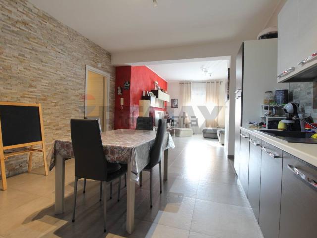 Appartamento in vendita di 98 m² in Viale delle Medaglie D&apos Oro, 84