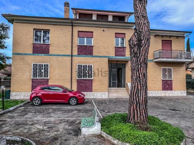 Appartamento in vendita di 98 m² in Viale di Castel Porziano