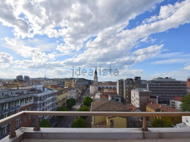 Appartamento in vendita di 98 m² in Viale Vittoria Colonna, 49