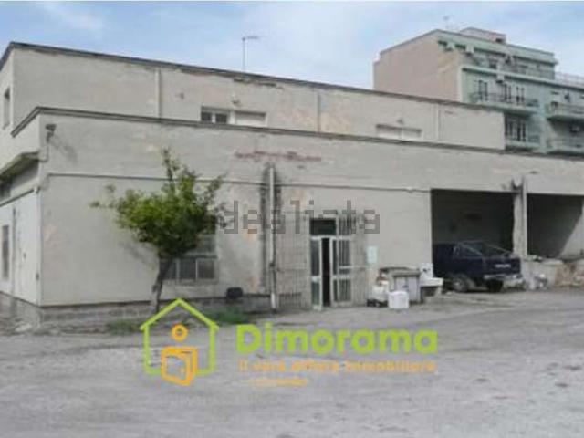 Appartamento in vendita di 990 m² in Via Dante, 128