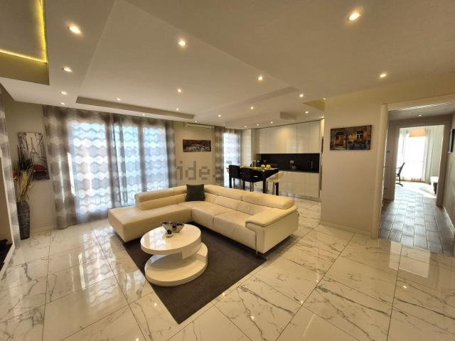 Appartamento in vendita di 99 m² in Via Angelo Vassallo, 10