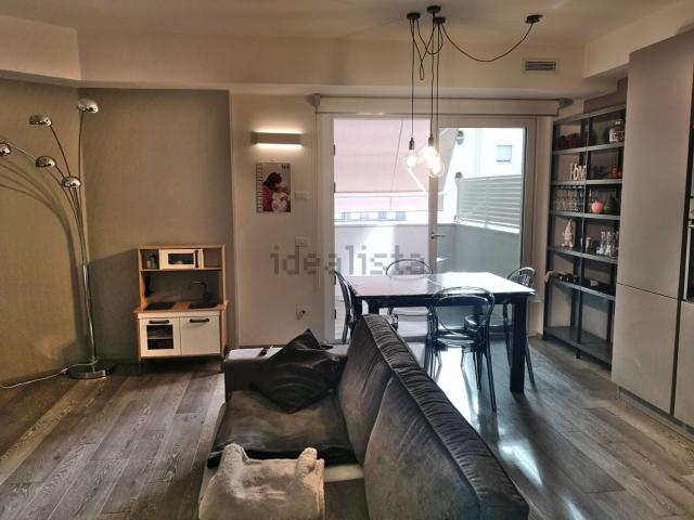 Appartamento in vendita di 99 m² in Via Fratelli Rosselli, 34