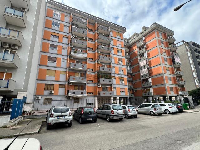 Appartamento in vendita di 99 m² in Via Lago di Bolsena, 8