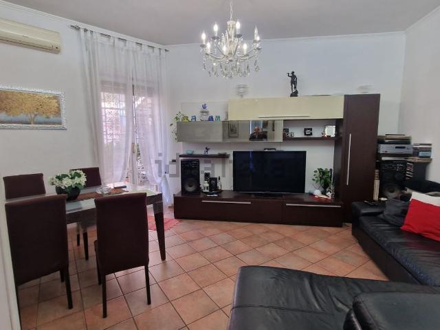 Appartamento in vendita di 99 m² in Via Prospero Santacroce, 154