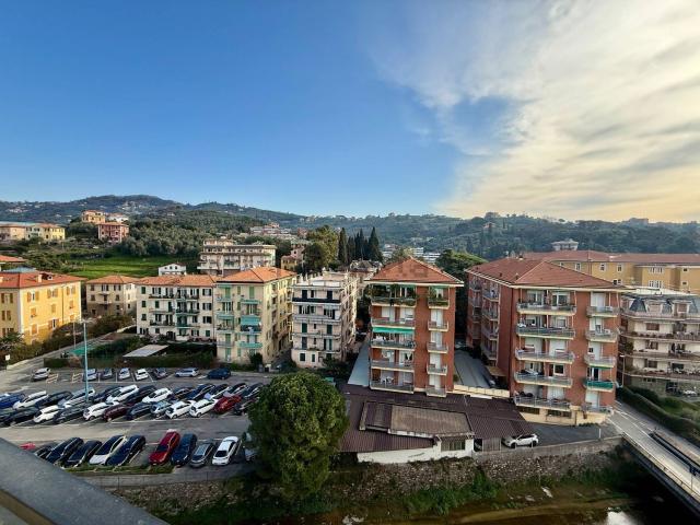 Appartamento in vendita di 100 m² in Via Colonnello Enrico Franceschi, 42