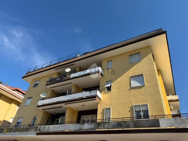 Appartamento in vendita di 100 m² in Via Consolare Latina, 206