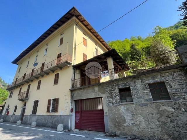 Appartamento in vendita di 100 m² in Via Caduti per la Libertà, 26