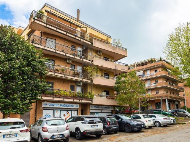 Appartamento in vendita di 100 m² in Via Cap. M. T. Valeri, 26
