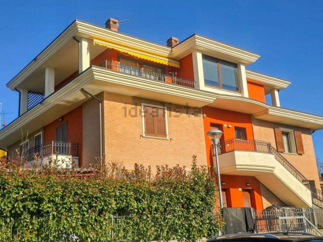 Appartamento in vendita di 100 m² in Via Carlo Cattaneo