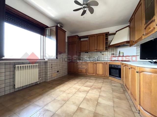 Appartamento in vendita di 100 m² in Via Carlo Cattaneo