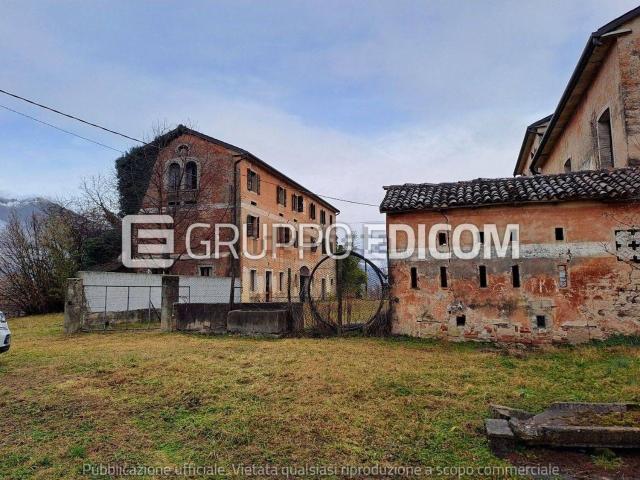 Appartamento in vendita di 100 m² in Via Carniei